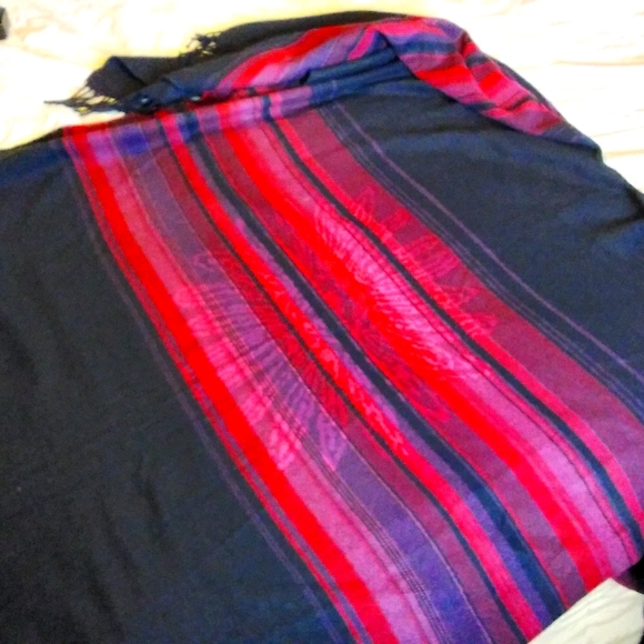 A wrap - Picture 3 of 6